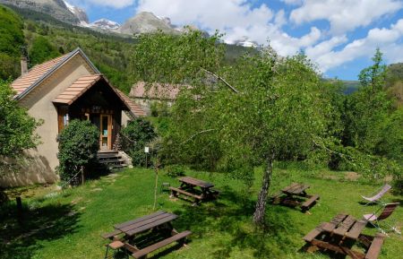 Gite de groupe n&deg;3301 D&eacute;voluy - Hautes-Alpes - Le jardin du g&icirc;te