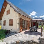 Vue ext&eacute;rieure avec terrasse