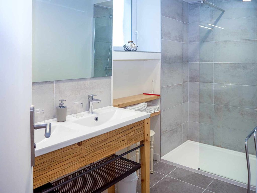 Salle d'eau avec douche à l'italienne photo 4