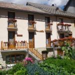 la maison l'&eacute;t&eacute; et le jardin potager .