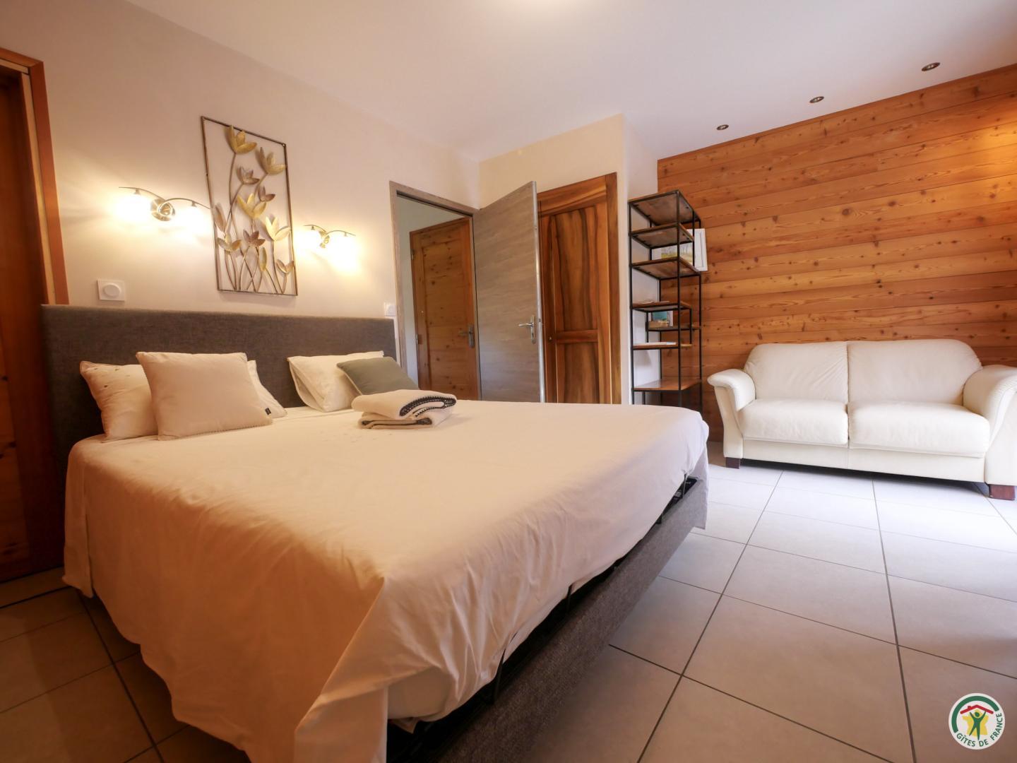 Chambre double avec lit en 160x200cm électrique photo 1