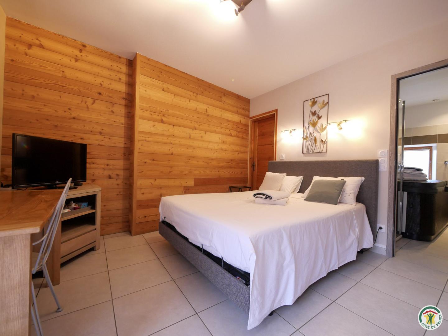 Chambre double avec lit en 160x200cm électrique photo 2