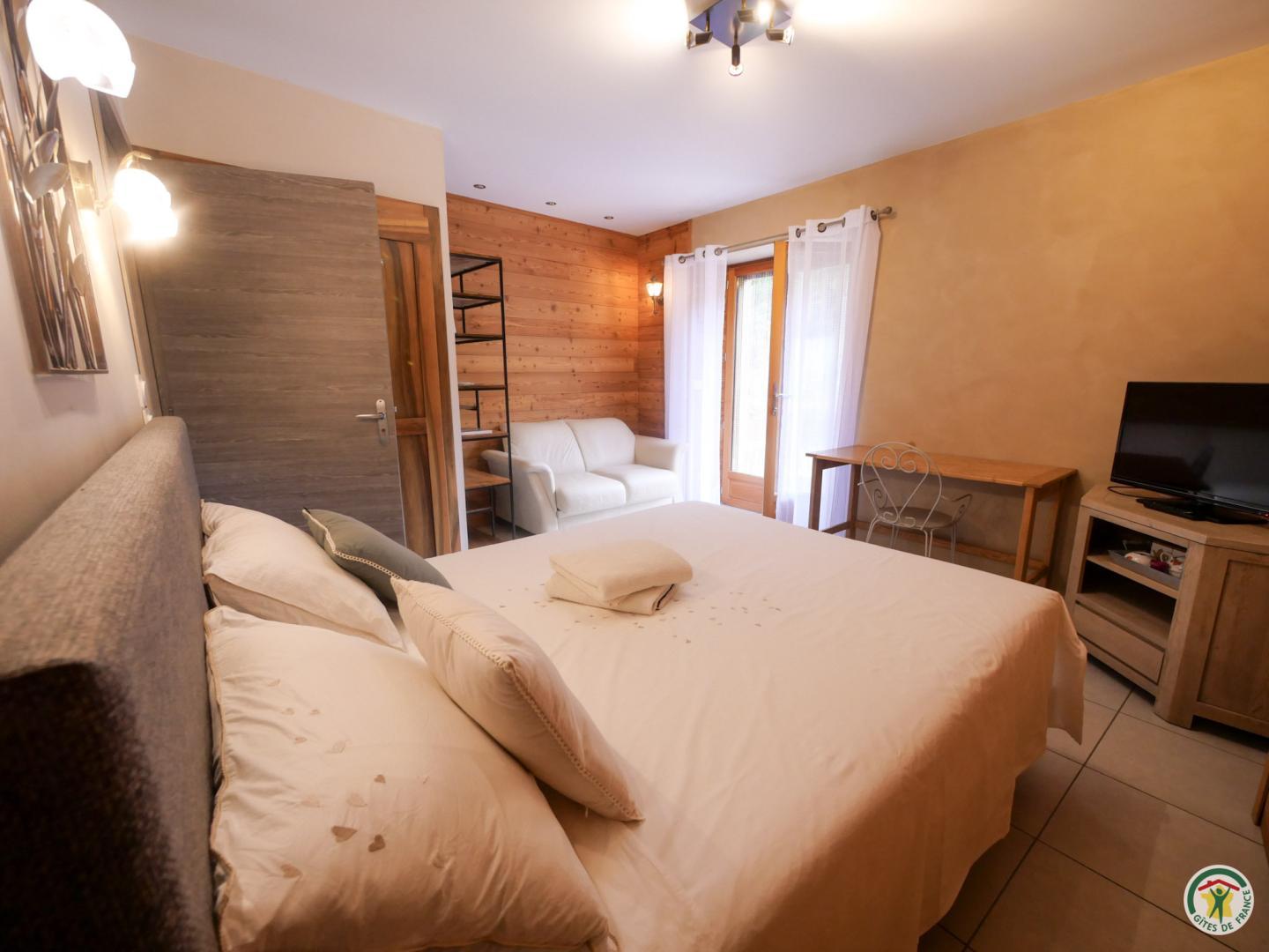 Chambre double avec lit en 160x200cm électrique photo 3
