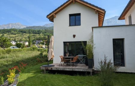 G&icirc;te n&deg;6098 Chorges - Hautes-Alpes - Terrasse & jardin