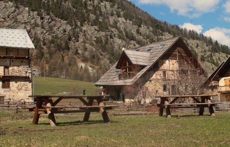 G&icirc;te n&deg;10212 Cervi&egrave;res - Hautes-Alpes - VUE CHALET