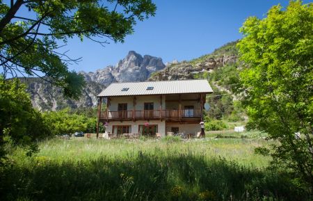 Gite de groupe n&deg;9311 Les Vigneaux - Hautes-Alpes - Gite au printemps