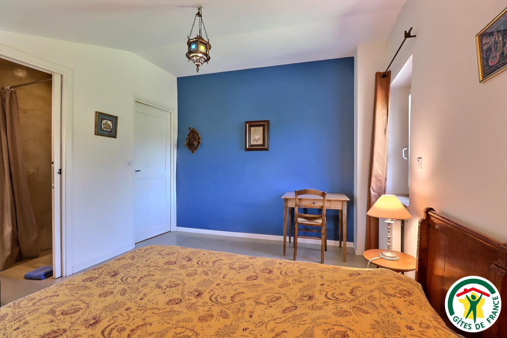 Chambre INDE avec un lit double (1x140x190), salle d'eau dans la chambre et wc sur le palier photo 36