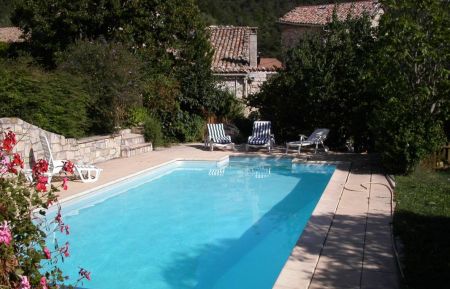 G&icirc;te n&deg;G175219 Marignac-en-Diois - Dr&ocirc;me - Piscine avec ses plages ombrag&eacute;es ou tr&egrave;s ensoleill&eacute;es.