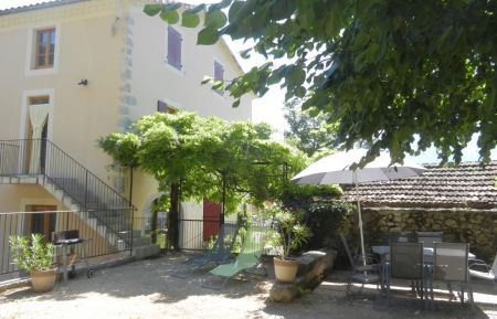 G&icirc;te n&deg;G368001 Vercheny - Dr&ocirc;me - Profitez de la terrasse &agrave; l'ombre du tilleul