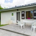 Terrasse attenante avec salon de jardin