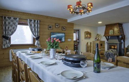 G&icirc;te de groupe n&deg;285029 Ornon - Is&egrave;re - Grand salon-salle &agrave; manger