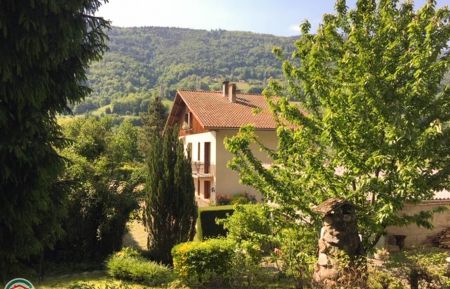 G&icirc;te n&deg;6120 Allevard - Is&egrave;re - Vue depuis le jardin