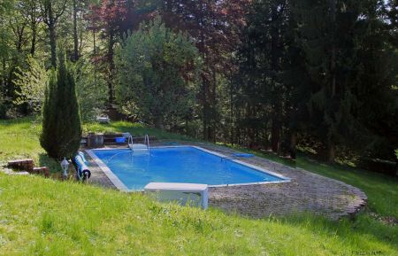 G&icirc;te de groupe n&deg;555025 Villeneuve-de-Marc - Is&egrave;re - Piscine du ch&acirc;teau