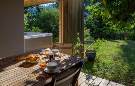 G&icirc;te n&deg;6121 Allevard - Is&egrave;re - photo