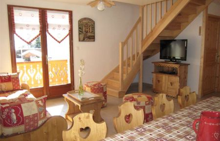 G&icirc;te n&deg;129143 Corren&ccedil;on-en-Vercors - Is&egrave;re - Salon & escalier d'acc&egrave;s chambres duplex