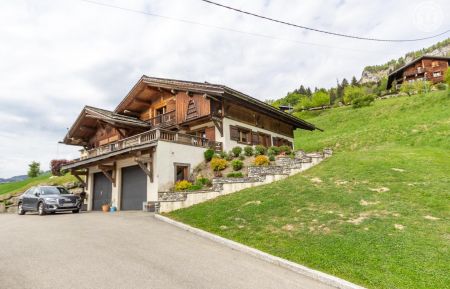 G&icirc;te n&deg;73G262121 Saint-Nicolas-la-Chapelle - Savoie - Studio au rez-de chauss&eacute;e dans la maison des propri&eacute;taires, avec un acc&egrave;s par un escalier depuis le parking