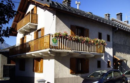 Façades Sud et Est des Gites du Petit Bonheur Gîte n°73G290110 Val-Cenis - Savoie - Façades Sud et Est des Gites du Petit Bonheur