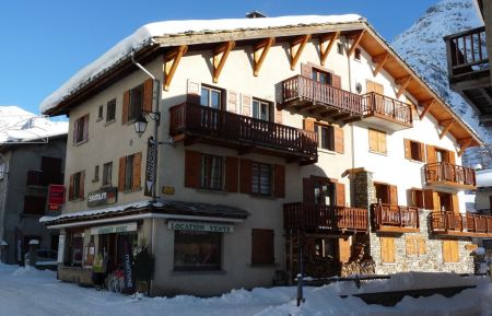 G&icirc;te n&deg;73G40117 Bessans - Savoie - Maison du propri&eacute;taire - Fa&ccedil;ade SUD/OUEST
