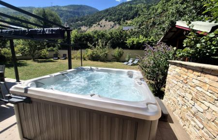 G&icirc;te n&deg;73G6131 Aime-la-Plagne - Savoie - D&eacute;tente assur&eacute;e dans les bulles du Jacuzzi 6 places, chauff&eacute; &agrave; 37-38&deg;C (ajustable &agrave; votre convenance). Accessible toute l'ann&eacute;e, de jour, de nuit, sous la neige, sous la pluie! 