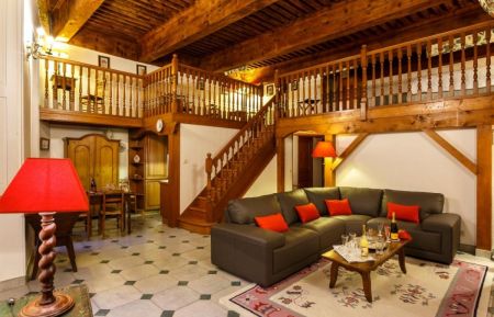 City Break n&deg;73G65116 Chamb&eacute;ry - Savoie - Vaste espace de vie de 105 m2, sous un somptueux plafond &agrave; la fran&ccedil;aise datant de la Renaissance