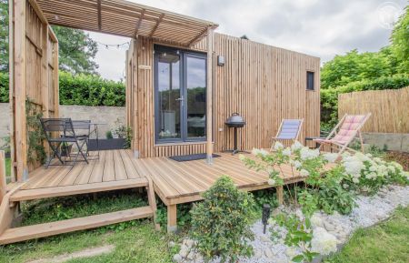 G&icirc;te n&deg;73G8145 Aix-les-Bains - Savoie - 73G8145 - LA CIGALE ET LA FOURMI - LA CABANE DU PECHEUR 