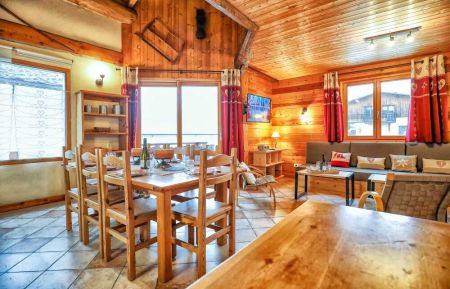 G&icirc;te n&deg;73G23142 Aussois - Savoie - Piece &agrave; vivre cuisine repas salon