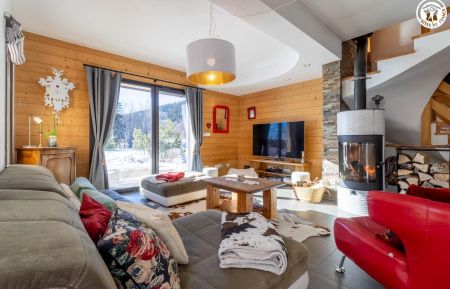 G&icirc;te n&deg;73G98185 Les D&eacute;serts - Savoie - salon avec poele