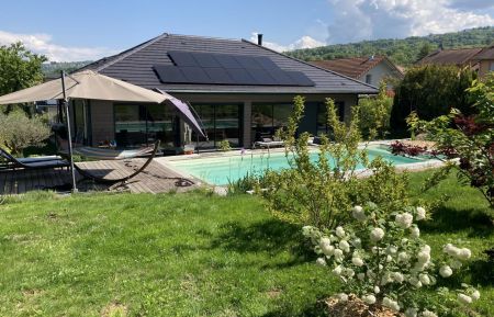 G&icirc;te n&deg;73G8158 Aix-les-Bains - Savoie - ETE Maison vue du fond du jardin